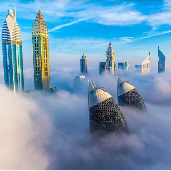 دبي تحثّ على اتباع نظام ساعات عمل مرنة خلال الأحوال الجويّة