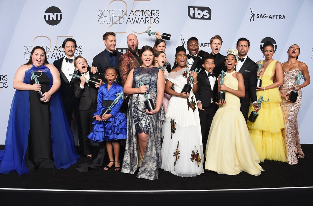 Pictured: Chrissy Metz, Milo Ventimiglia, Parker Bates, Justin Hartley, Faithe Herman, Chris Sullivan, Mackenzie Hancsicsak, Hannah Zeile, Mandy Moore, Lyric Ross, Niles Fitch, Lonnie Chavis, Logan Shroyer, Eris Baker, Jon Huertas, Susan Kelechi Watson, and Melanie Liburd