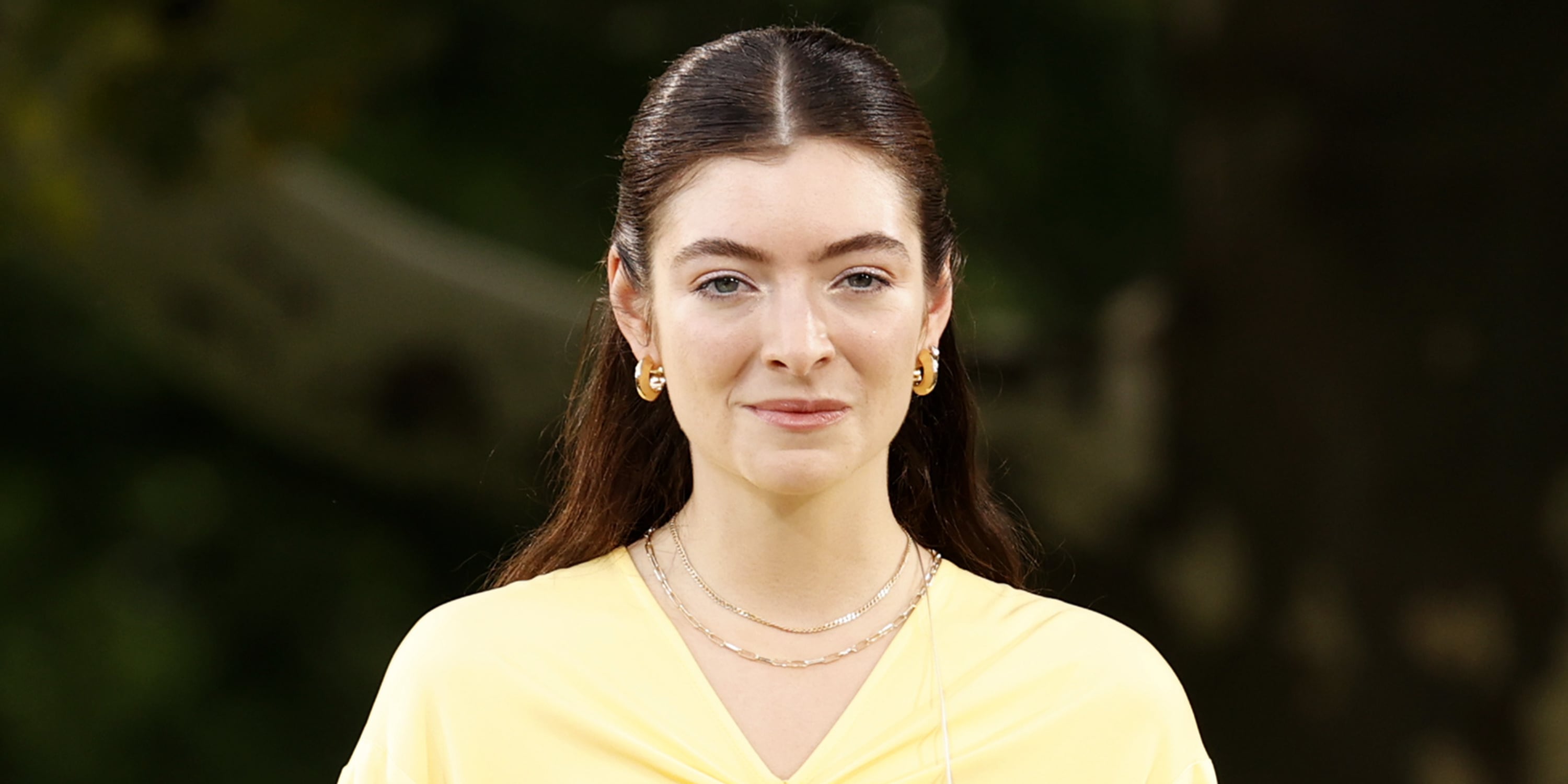 Lorde's Blond Hair Color at Glastonbury Festival 2022 | PS Beauty