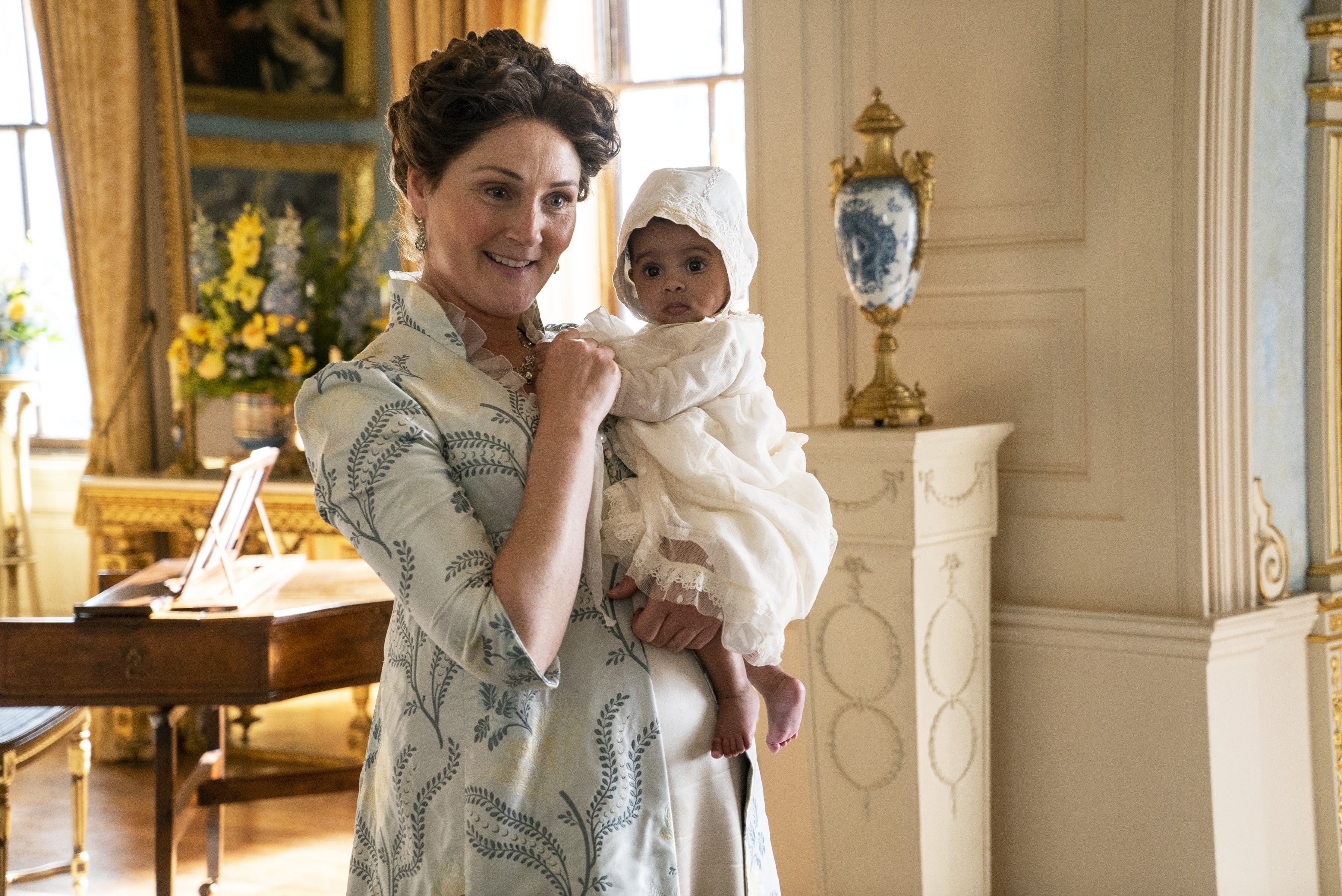 Simon & Daphne's Baby Makes An Appearance In the 'Bridgerton' Season 2  Trailer - Tinybeans