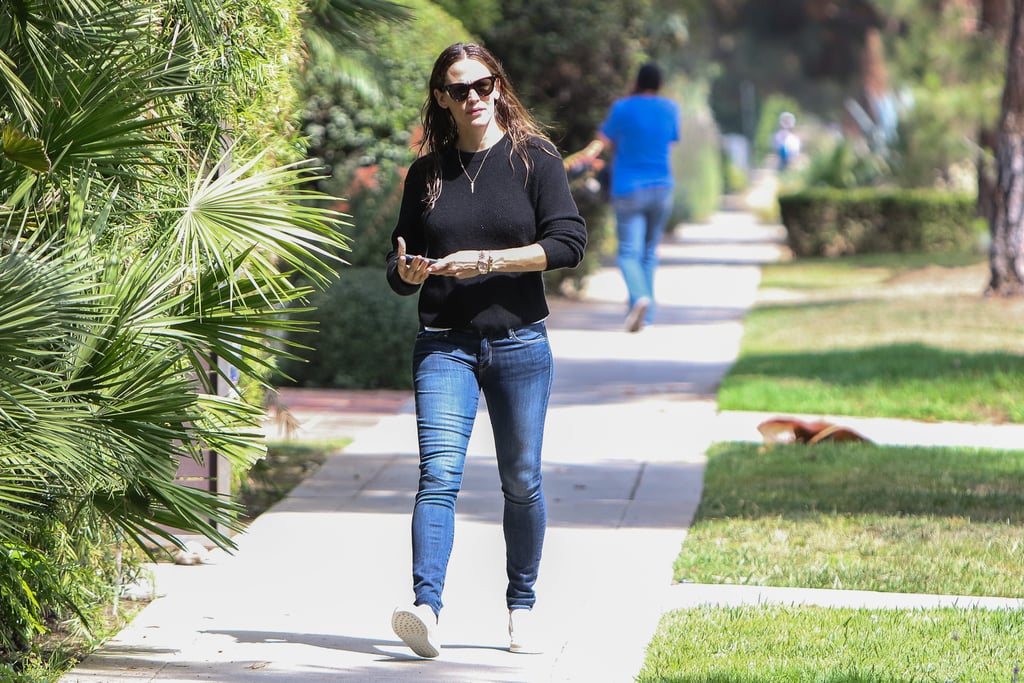 Jennifer Garner Smiling Out in LA June 2016