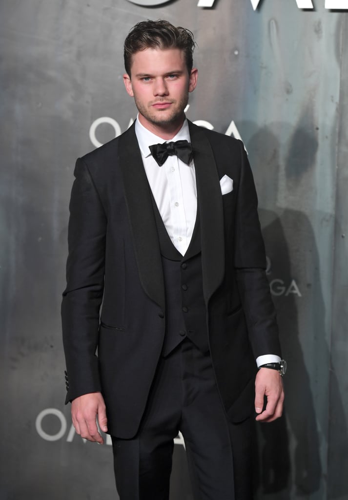 Jeremy Irvine Hot Pictures