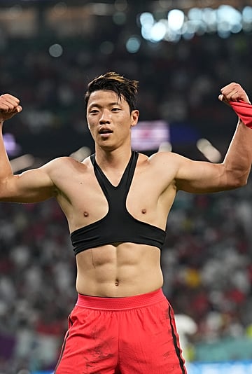 男子足球运动员为什么要穿运动胸罩?