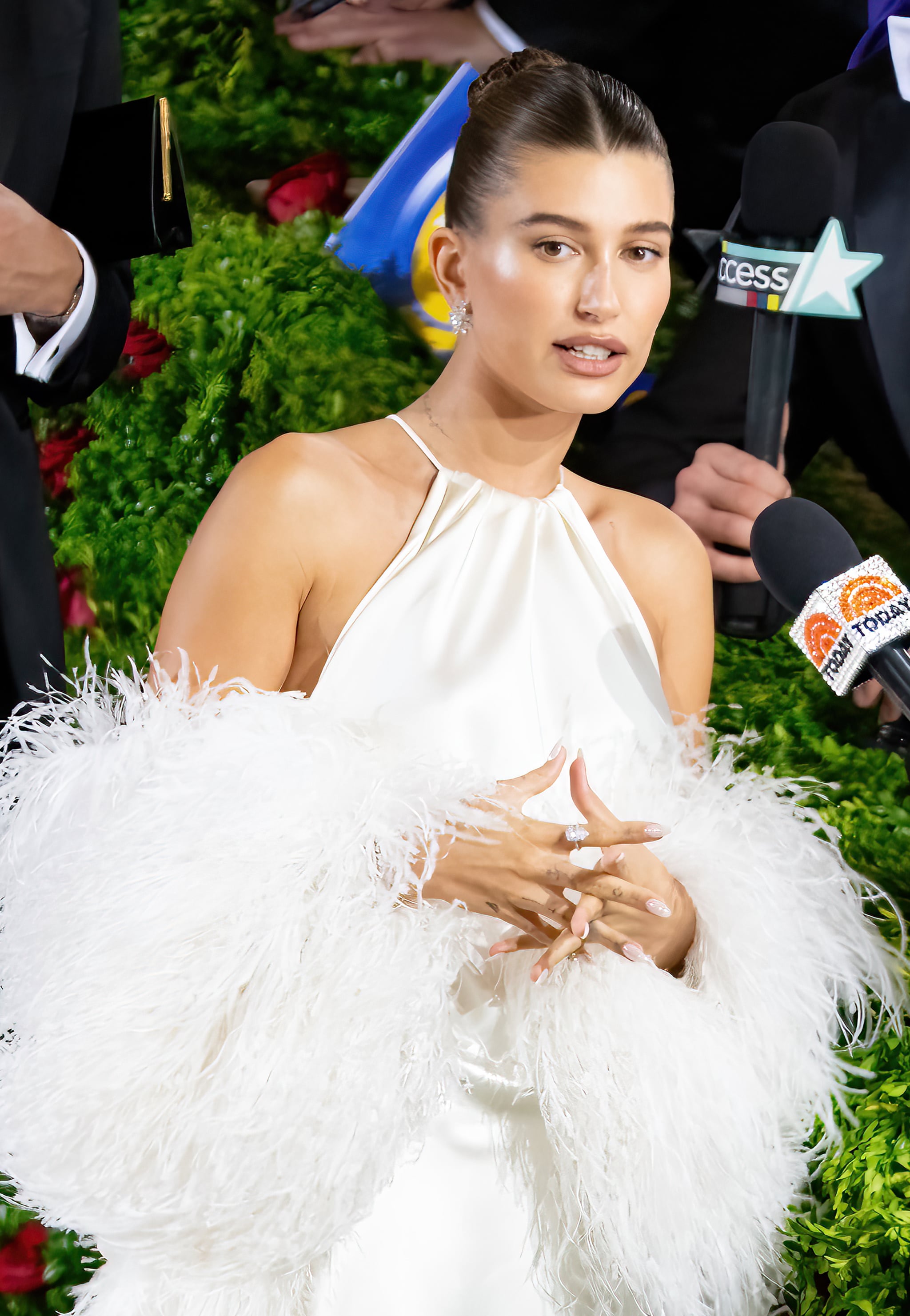 NEW YORK, NEW YORK - MAY 02: Hailey Bieber arrives to The 2022 Met Gala Celebrating 