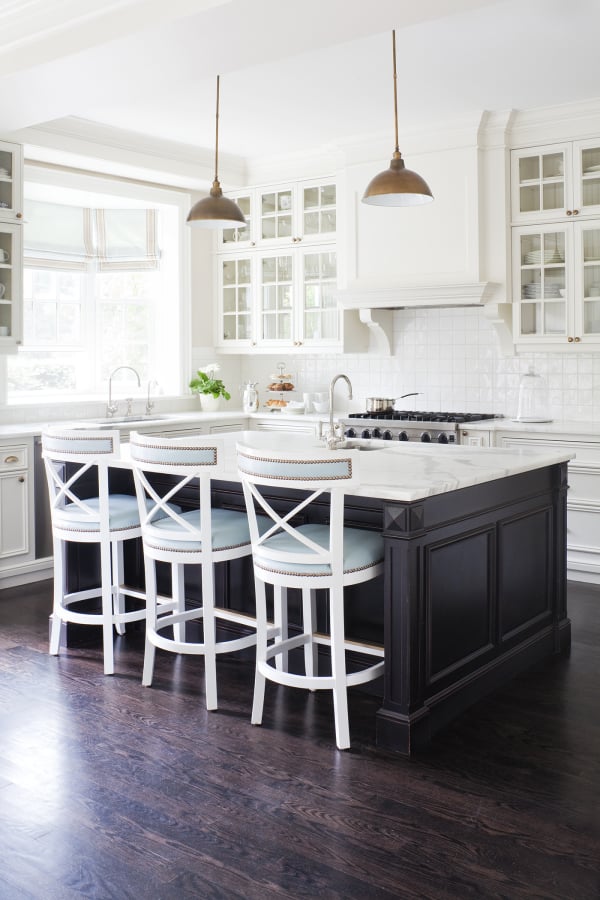 Chic Black Kitchens