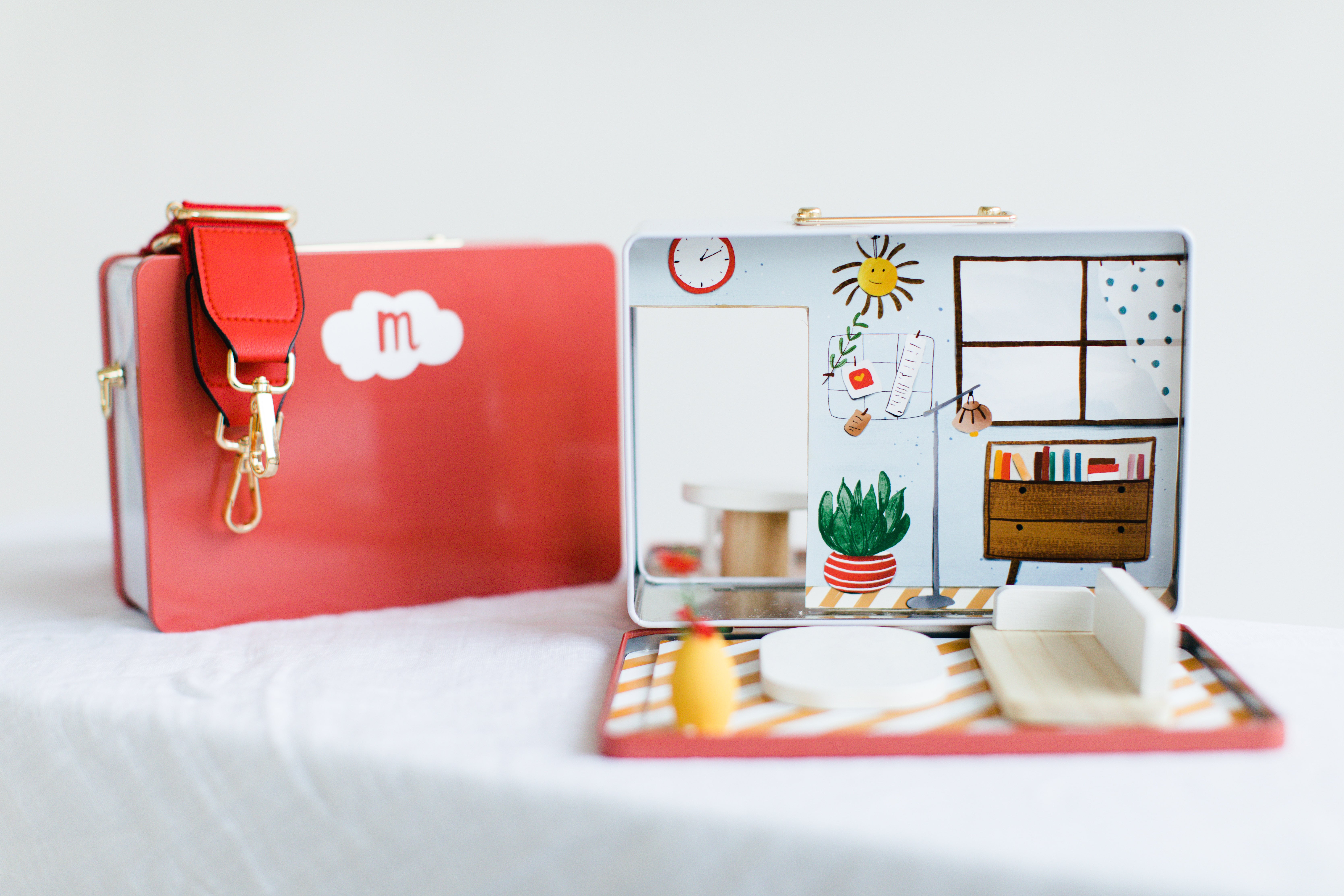 Make a Dollhouse in a Box: Simple, Portable and Fun