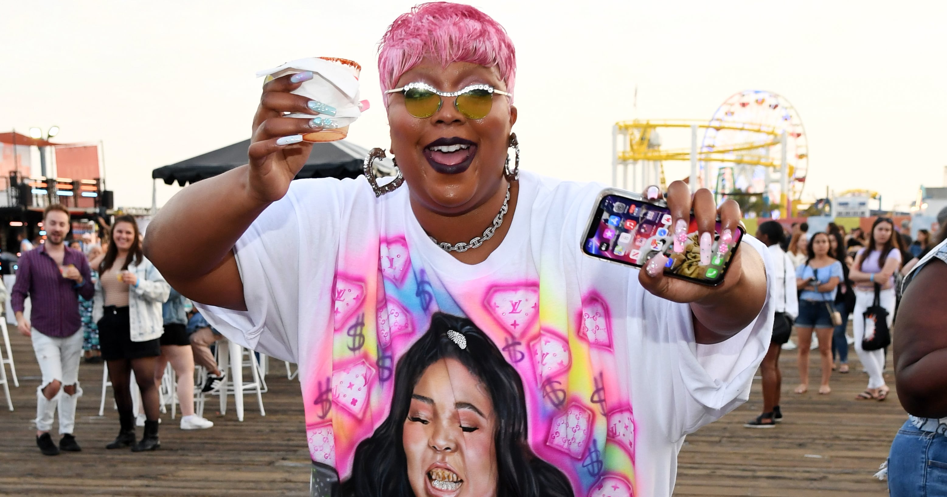 lizzo t shirt dress Lizzo Sends Author Aurielle Marie 2019 AMAs Dress After Plea on TikTok