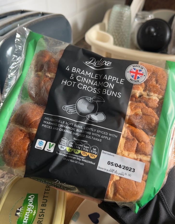 Lidl Apple & Cinnamon Hot Cross Buns Easter 2023 Flavoured Hot Cross