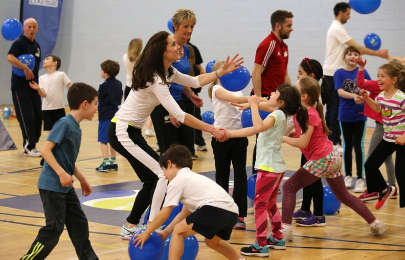 When Kate Played With Balloons in a Casual Outfit