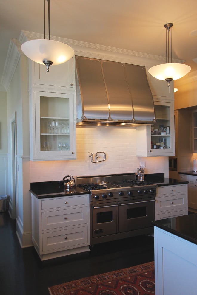 The kitchen's lighting fixtures offer a contemporary take on art-deco style.