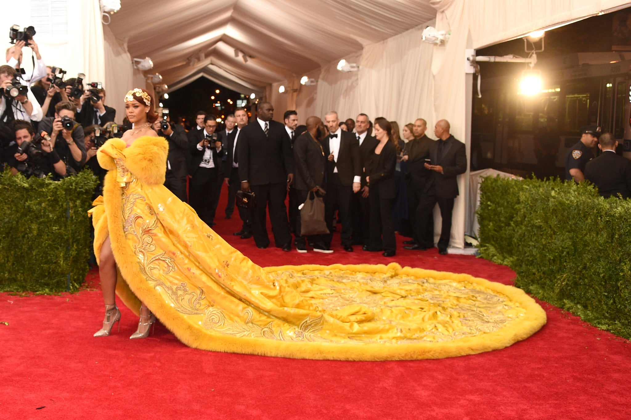 10 Celebrity Looks That Went Viral This Decade Popsugar Fashion