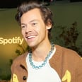 哈利风格庆祝他的新专辑在一个定制的Duck-Stitched开襟羊毛衫