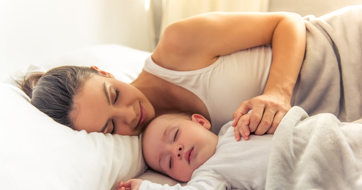 العمر المناسب للطفل للنوم في غرفة