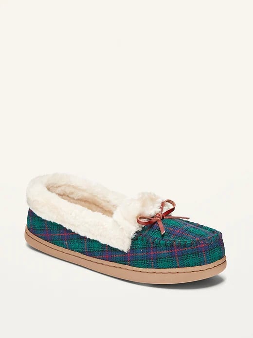 Old Navy Plaid Faux-Fur Trim Moccasin Slippers in Green/Blue Plaid