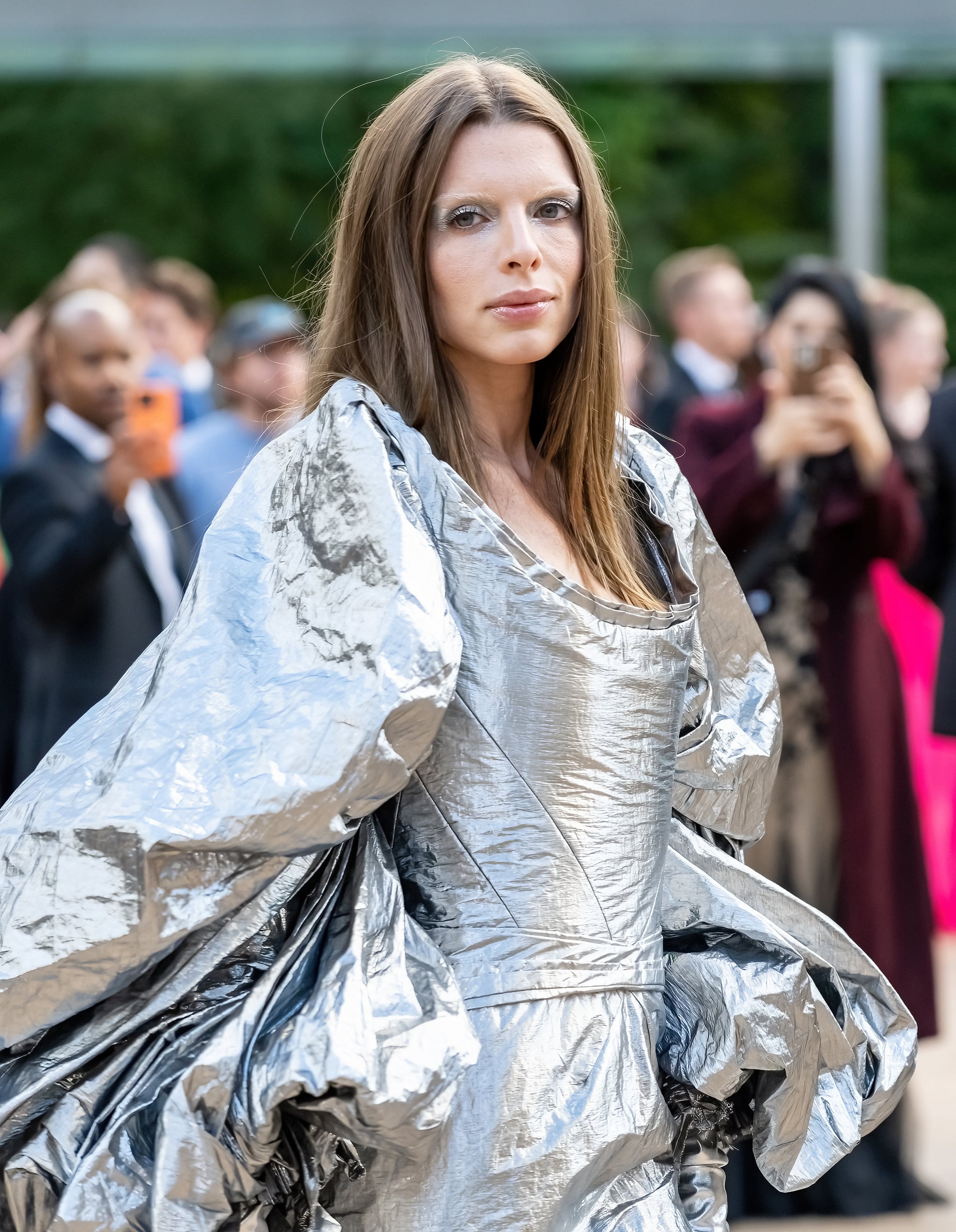 NEW YORK, NEW YORK - SEPTEMBER 28: Actress Julia Fox is seen arriving to the New York Ballet 2022 Fall Fashion Gala at David H. Koch Theater at Lincoln Center on September 28, 2022 in New York City. (Photo by Gilbert Carrasquillo/GC Images)