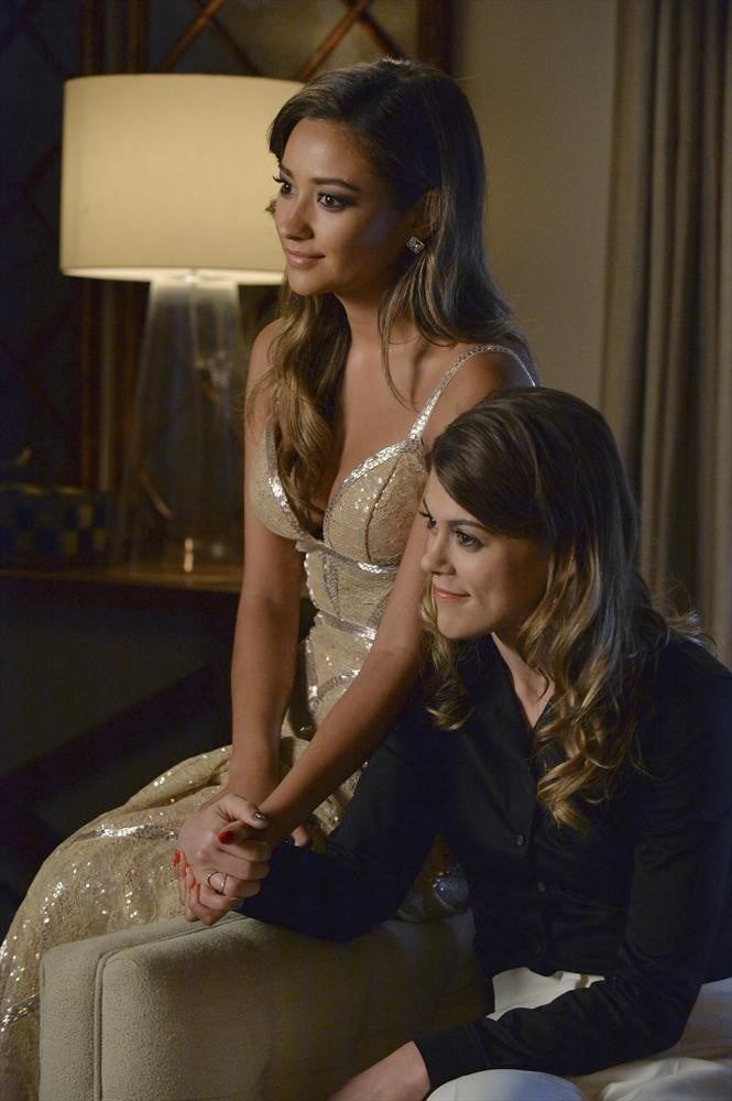 Does this mean Emily and Paige are getting along again? Let's hope so.
