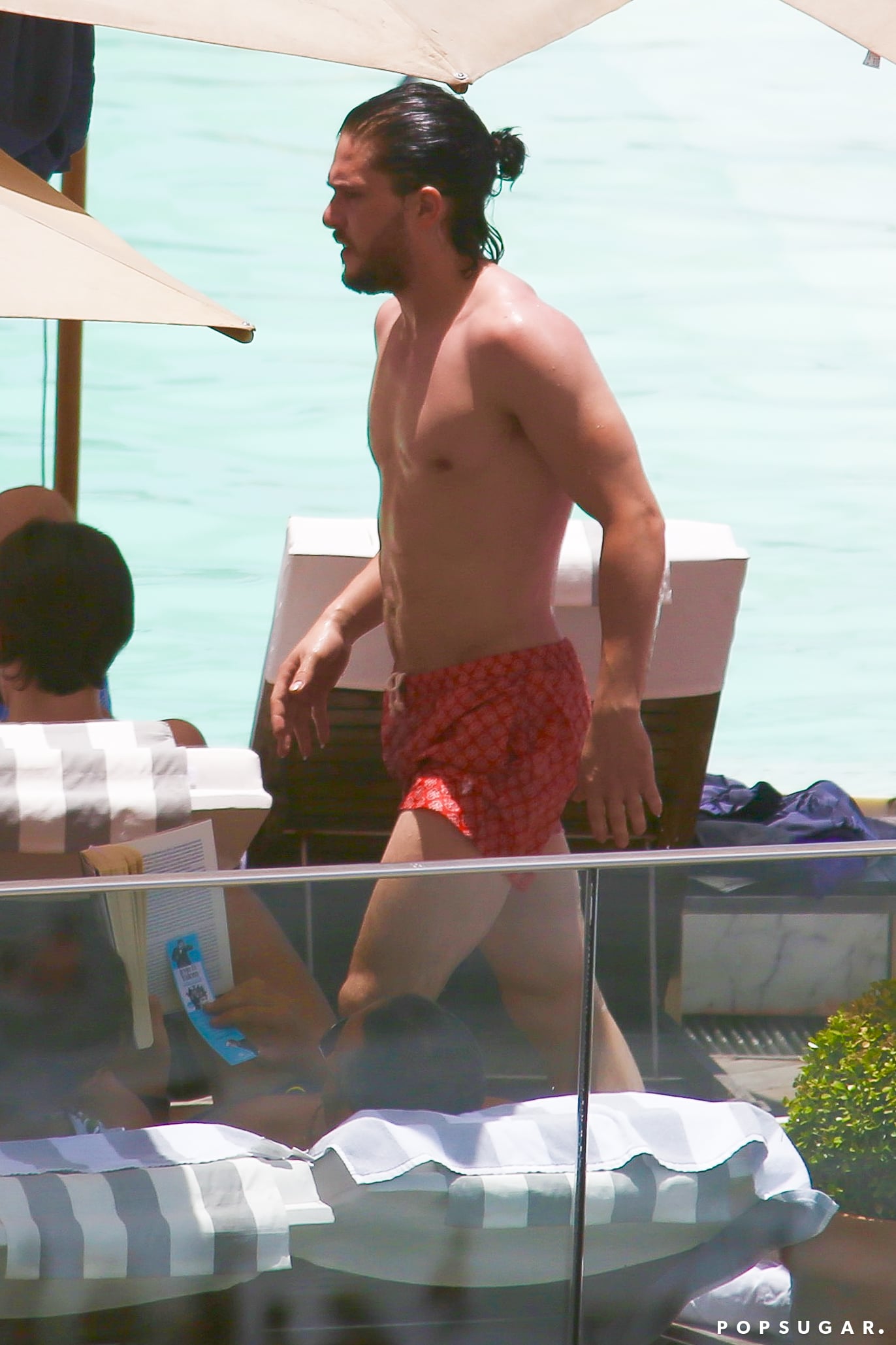 Kit Harington Shirtless By The Pool In Brazil Pictures Popsugar Celebrity