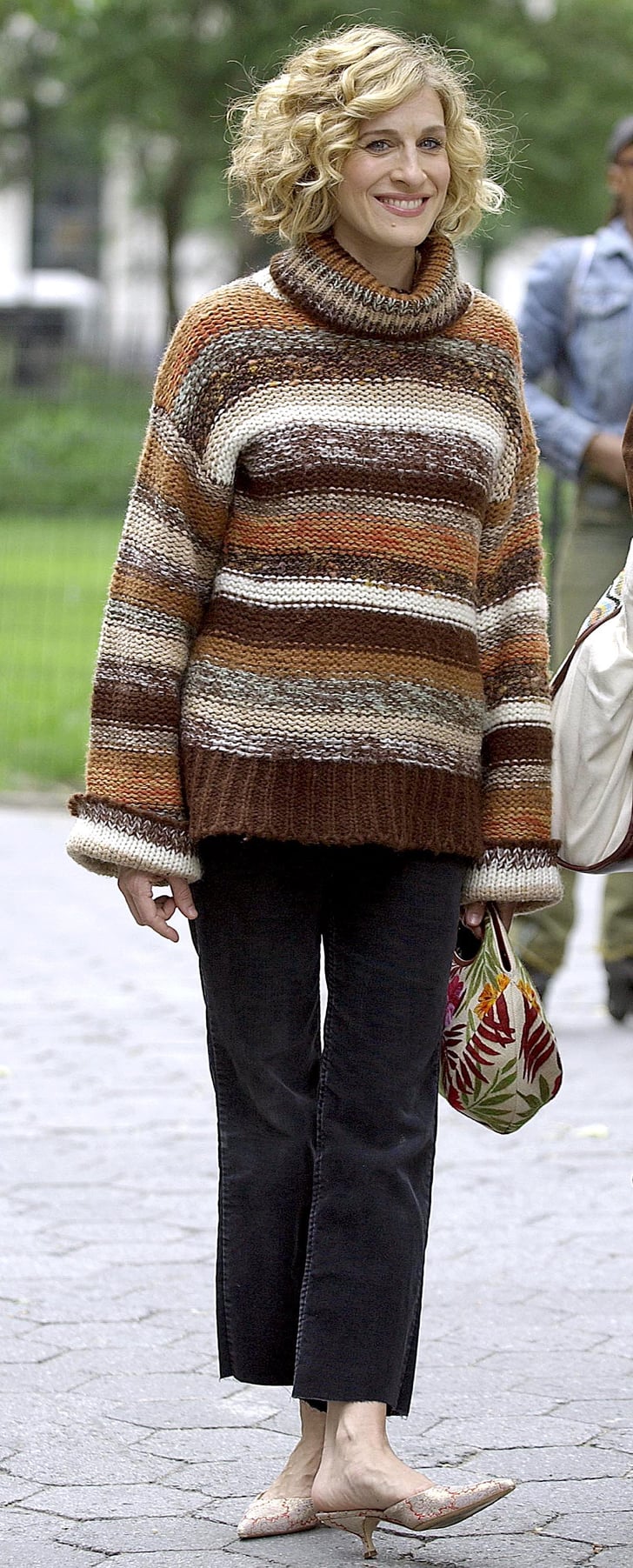 An Oversize Knit Doesn T Have To Feel Bulky Carrie Bradshaw Sex And The City Style Lessons