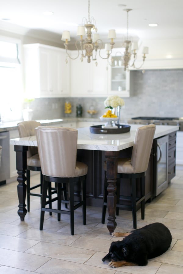 Chic Black Kitchens