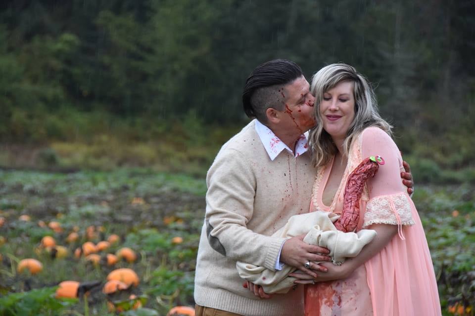 How Scary Yet Creative Is This Alien Maternity Shoot Popsugar Family