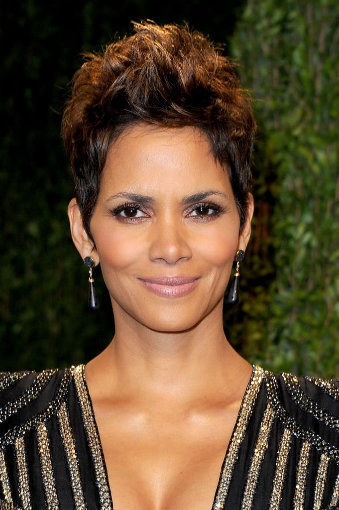 Halle Berry arrived at the Vanity Fair Oscar party on Sunday night.
Halle Berry arrived at the Vanity Fair Oscar party on Sunday night.