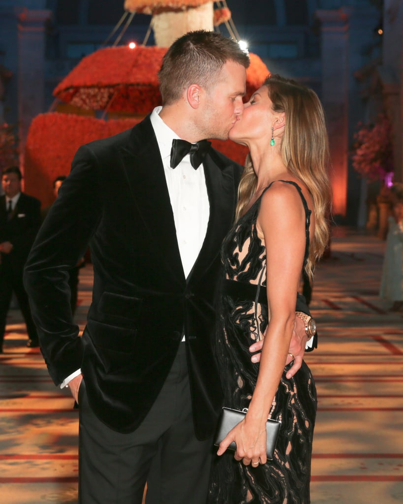 They even smooched for the cameras before heading inside for dinner and drinks.