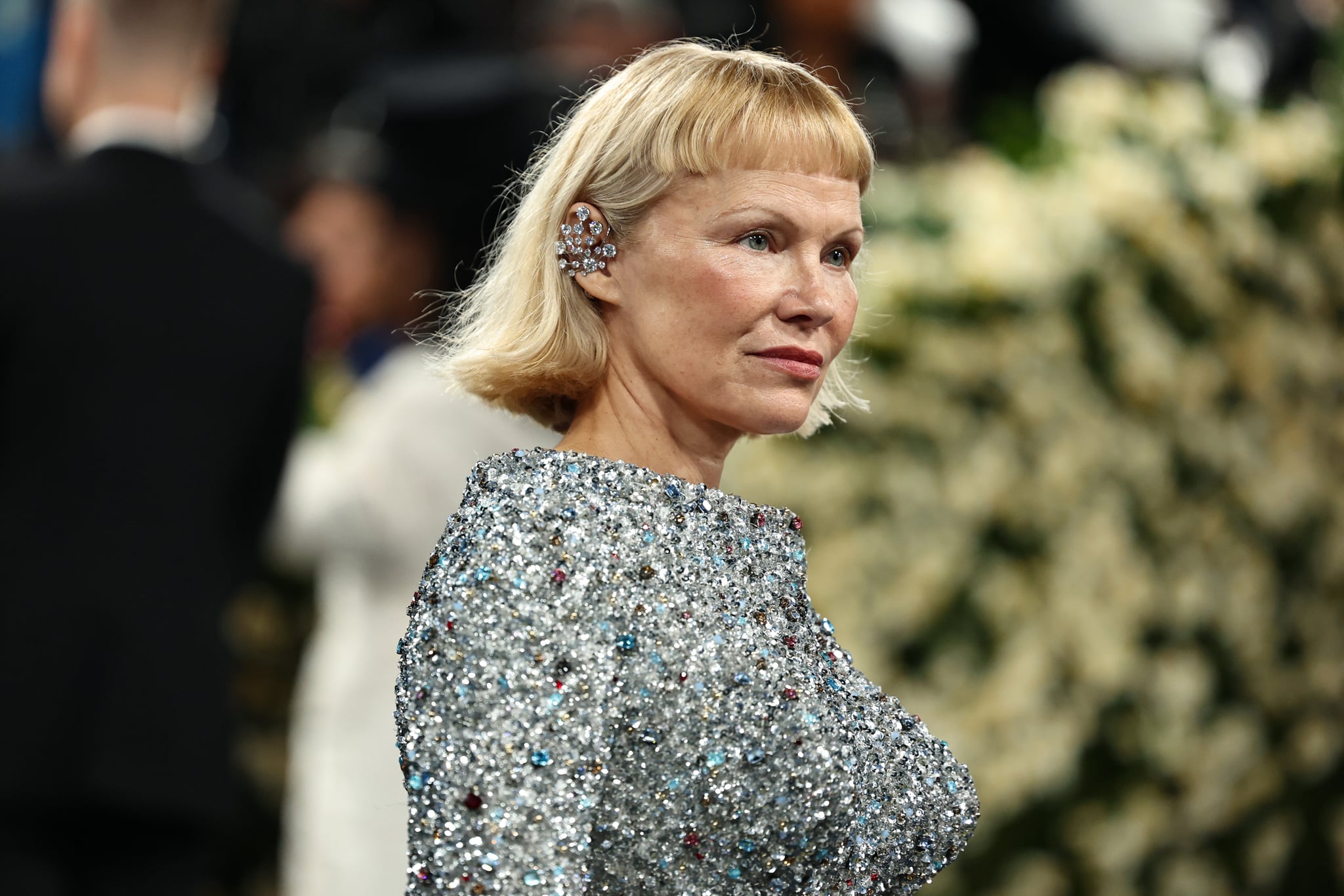 Pamela Anderson met gala french bob