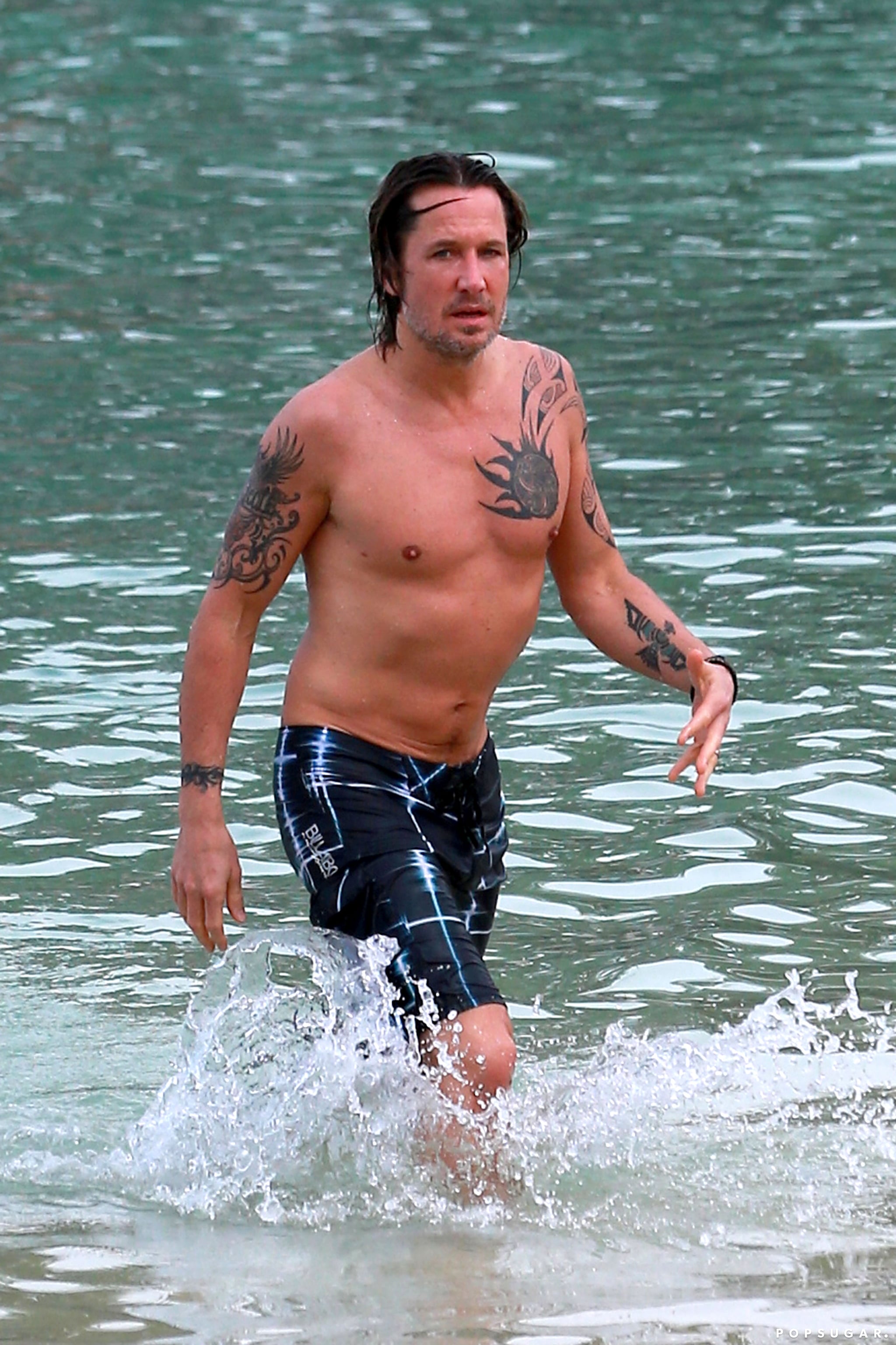 Keith Urban Shirtless in Hawaii | Pictures | POPSUGAR Celebrity
