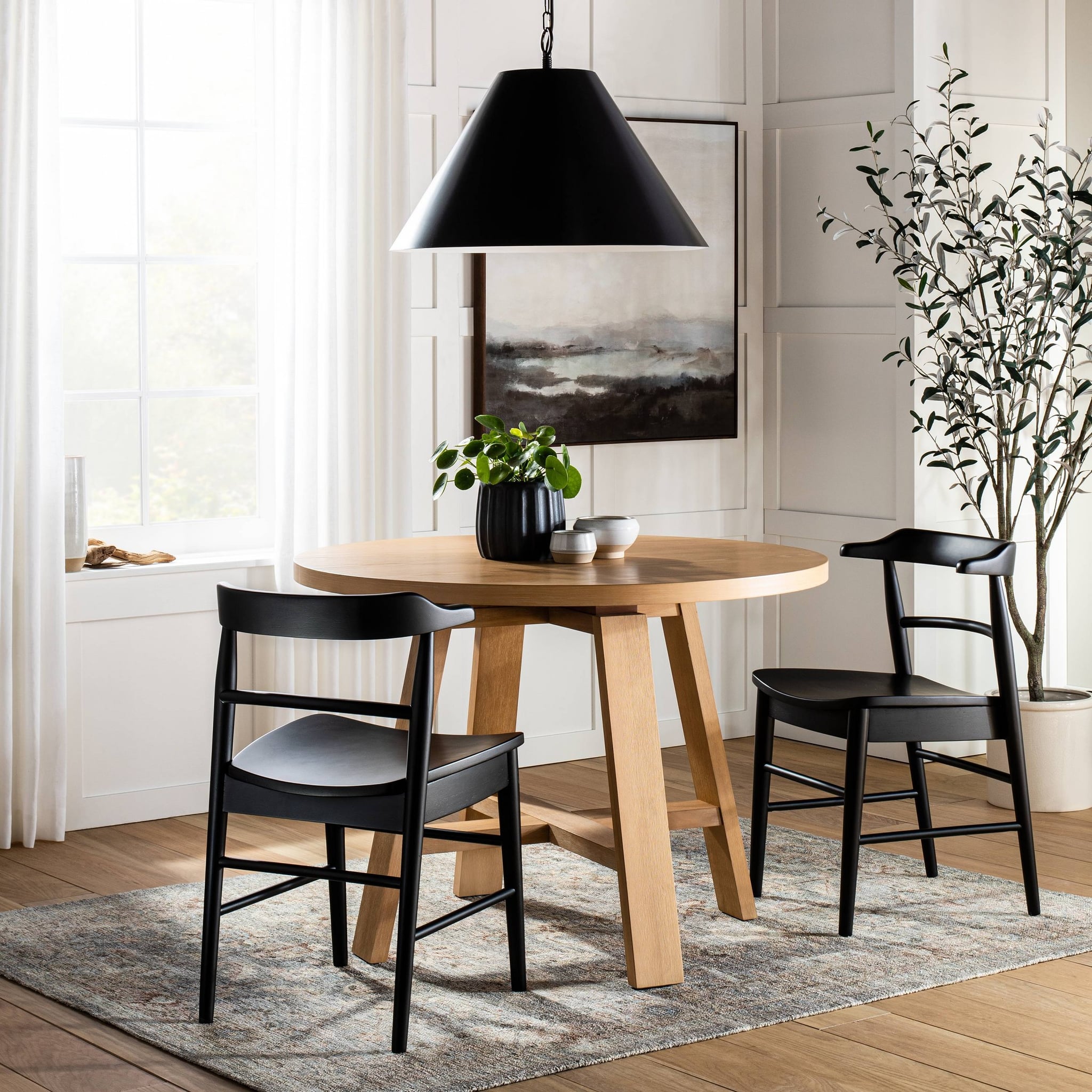 Small round best sale farmhouse dining table