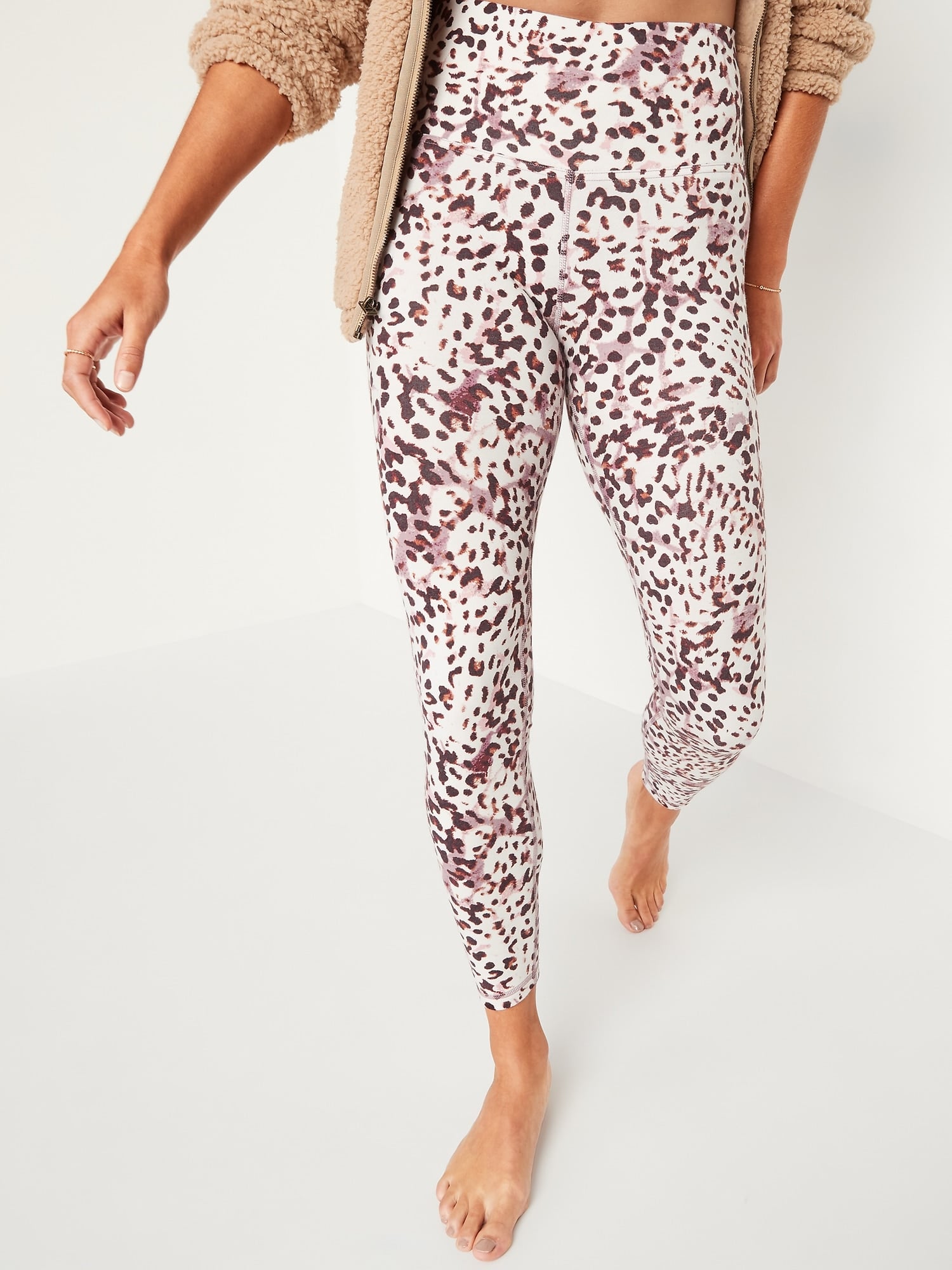 Old Navy High-Waisted Balance Plus-Size 7/8-Length Leggings, 24 Neutral  Workout Clothes That Might Just Inspire Those Morning Workouts