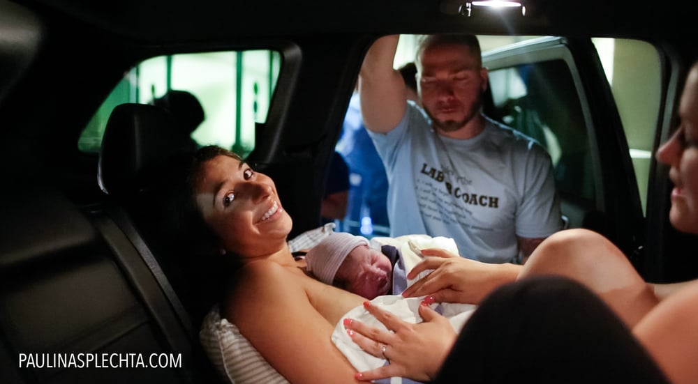 Mom Gives Birth in a Car Photos