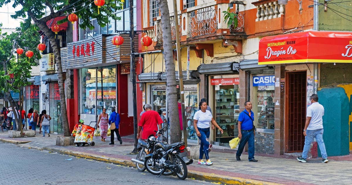 In Santo Domingo’s Barrio Chino, A Food Market Between Two Worlds Shines