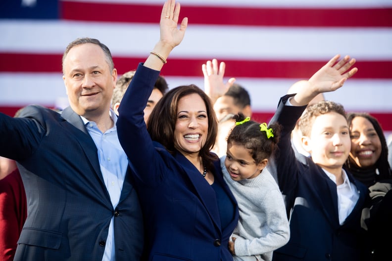 California Senator Kamala Harris waves next to her husband  Douglas Emhoff (L) during a rally launching her presidential campaign on January 27, 2019 in Oakland, California. (Photo by NOAH BERGER / AFP)        (Photo credit should read NOAH BERGER/AFP/Get