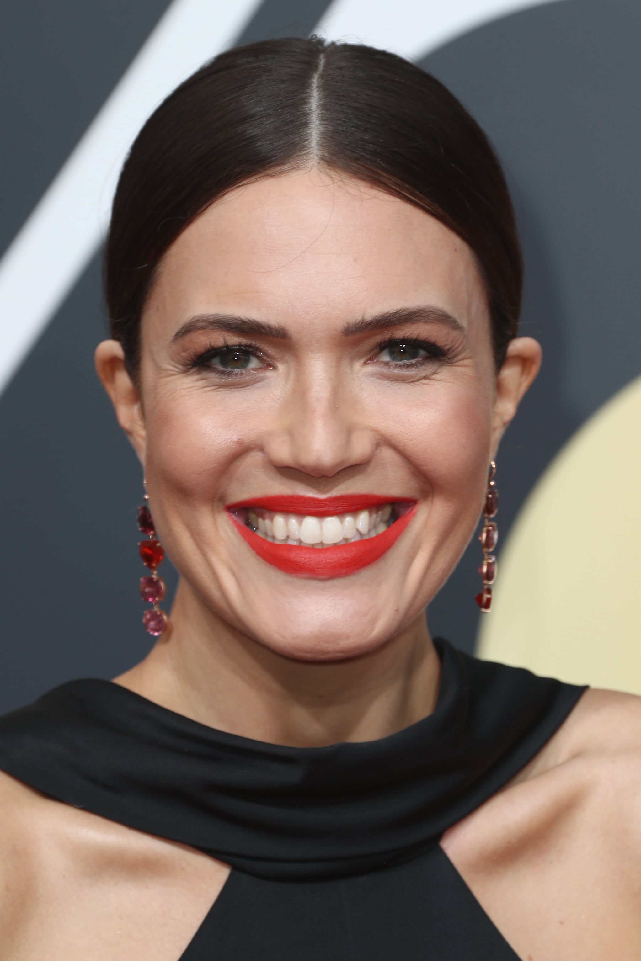 Mandy Moore The Boldest Beauty Moments Paired With Black Dresses At The Golden Globes Popsugar Beauty Photo 9