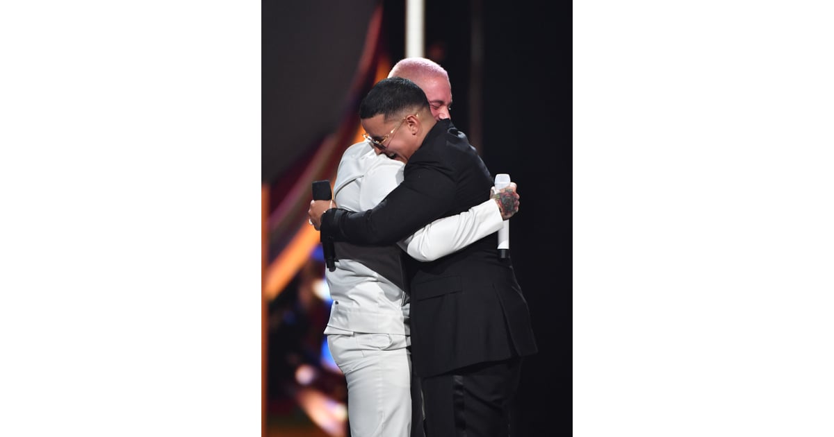 J Balvin Wins Global Icon Award at Premio Lo Nuestro ...