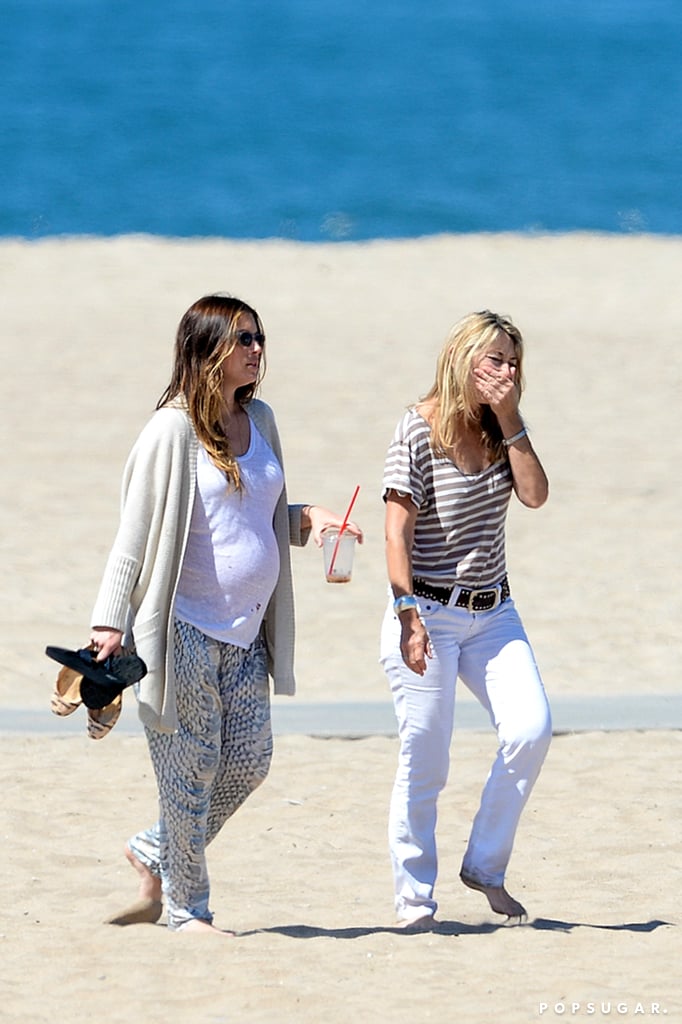 Pregnant Jessica Biel on the Beach Pictures