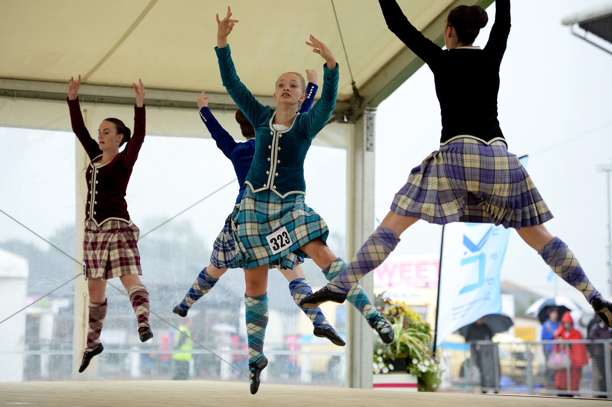 Mad For Plaid See August S Best Pictures From Around The World Popsugar Celebrity Photo 83