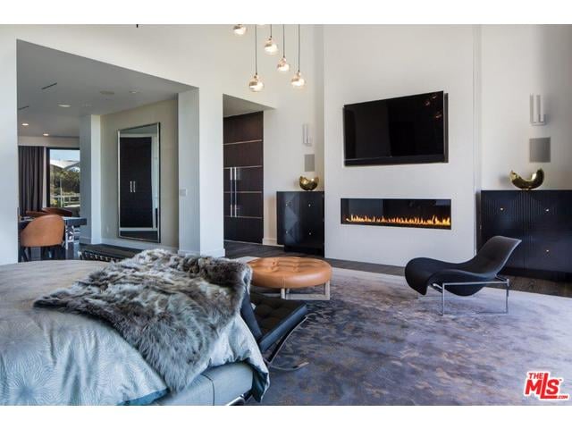 The master bedroom has breathtaking views on both sides with a wall-to-wall sliding balcony to peer out from.