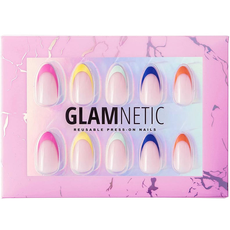 流行的颜色:Glamnetic出版社在小雨的指甲