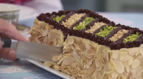 The artistry of this almond cake!