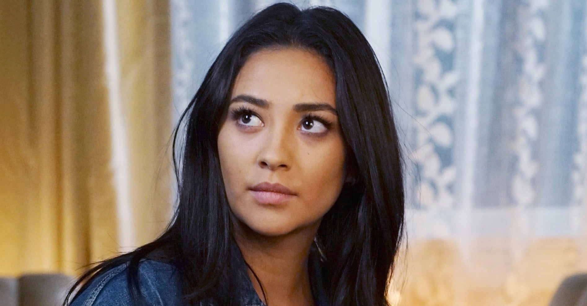 Shay Mitchell Took Prop From Pretty Little Liars Set | PS Entertainment