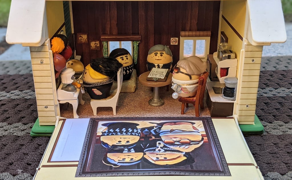 LOL, this toy version of the Rose family's giant portrait sent me over the edge.