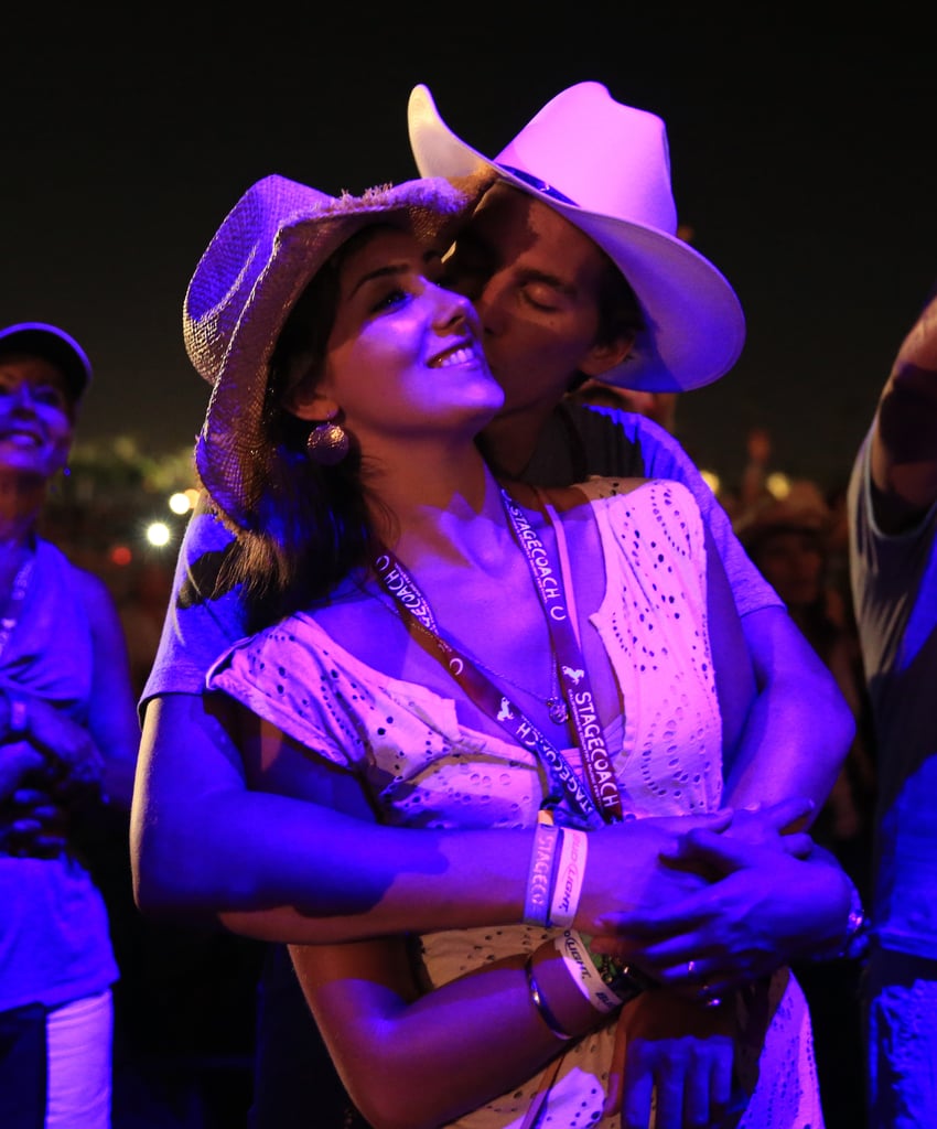 Two Lovebirds Embraced At Stagecoach Cute Couples At Summer Music Festivals Popsugar Love 8168