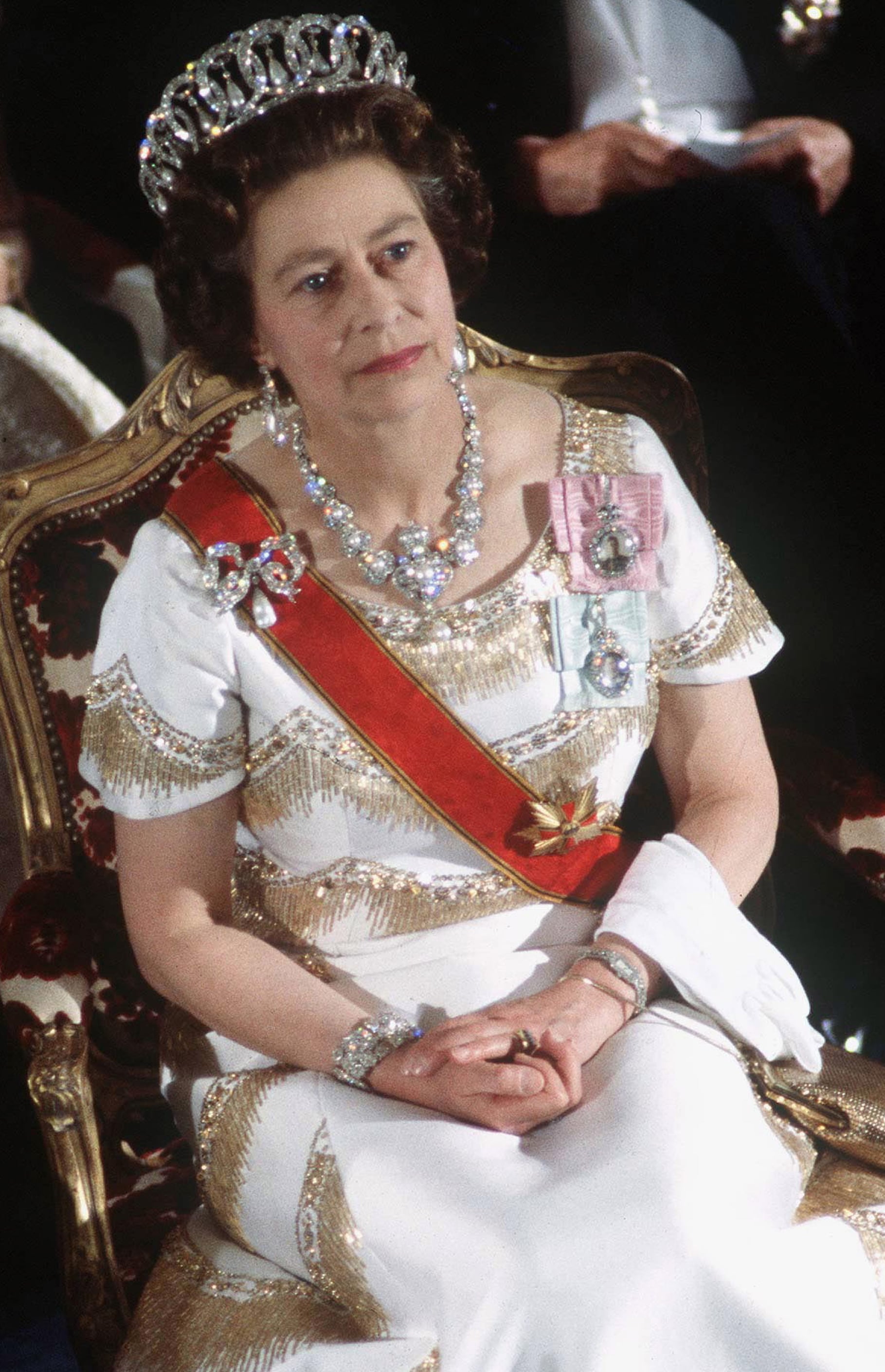 Queen Elizabeth's death: Here's who will inherit priceless crowns and  jewelry
