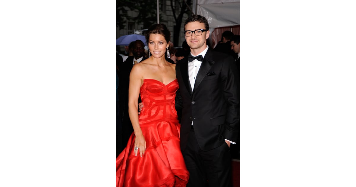 when do niles and daphne start dating