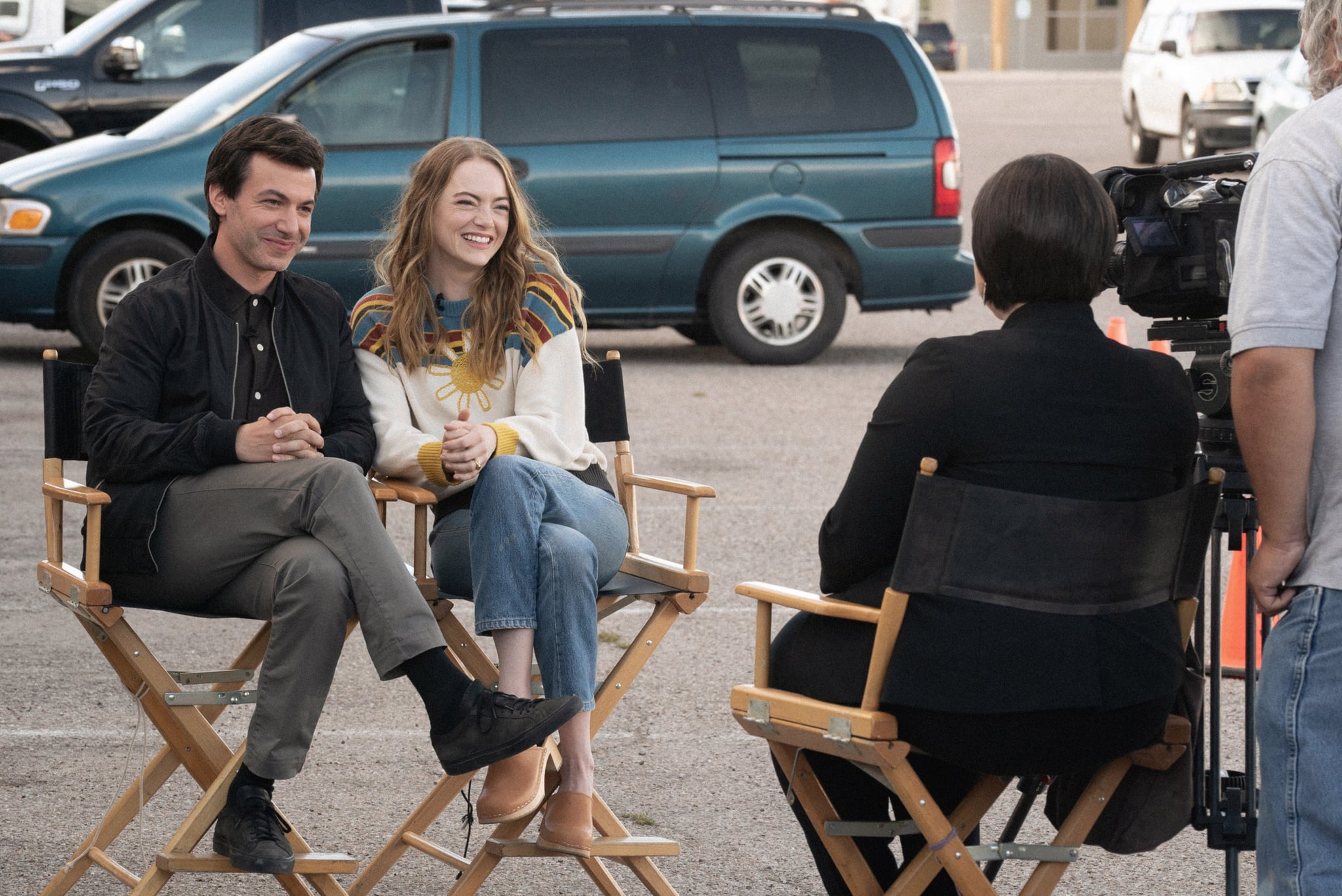 THE CURSE, from left: Nathan Fielder, Emma Stone, Tessa Mentus, Land of Enchantment', (Season 1, ep. 101, aired Nov. 12, 2023). photo: Richard Foreman Jr. / Showtime / Courtesy Everett Collection