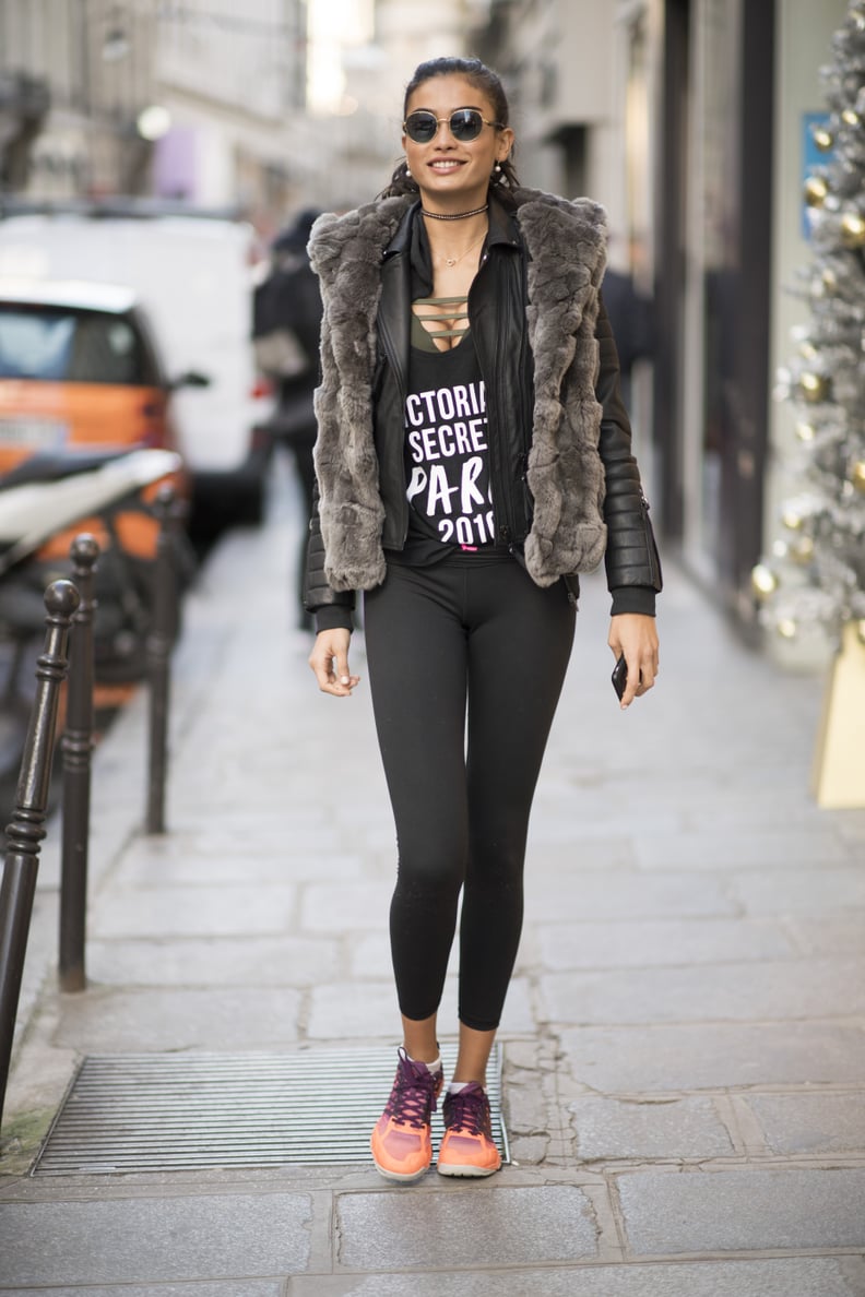 Rockin n Rolling in patent leggings #streetstyle  Outfits with leggings,  Shiny leggings outfit, Liquid leggings outfit