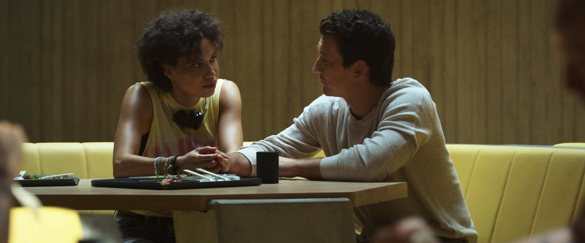 SPIDERHEAD. (L to R) Jurnee Smollett as Lizzy and Miles Teller as Jeff in SPIDERHEAD. Netflix © 2022