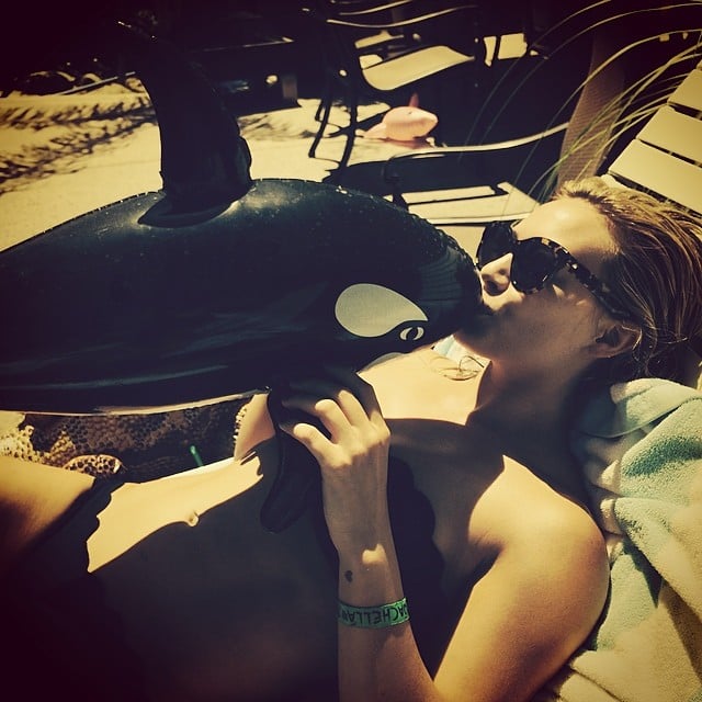 Hilary Duff smooched an inflatable whale.
Source: Instagram user hilaryduff
