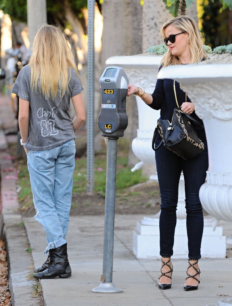Reese Witherspoon With Daughter Ava Pictures October 2015